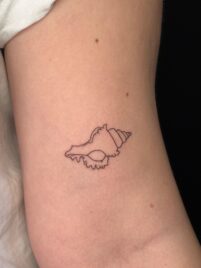 fi tattostudio wien umgebung tattoo tättowierer black and grey calligraphy small chicano fineline tattoos österreich niederösterreich brax braxtats ana